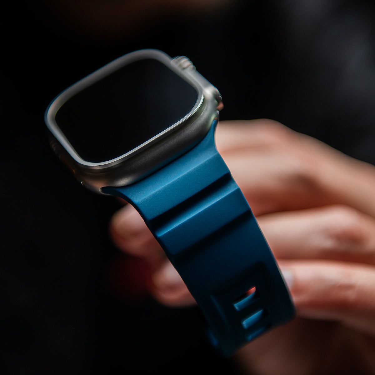 apple watch armband rocky in hand 2 monteny