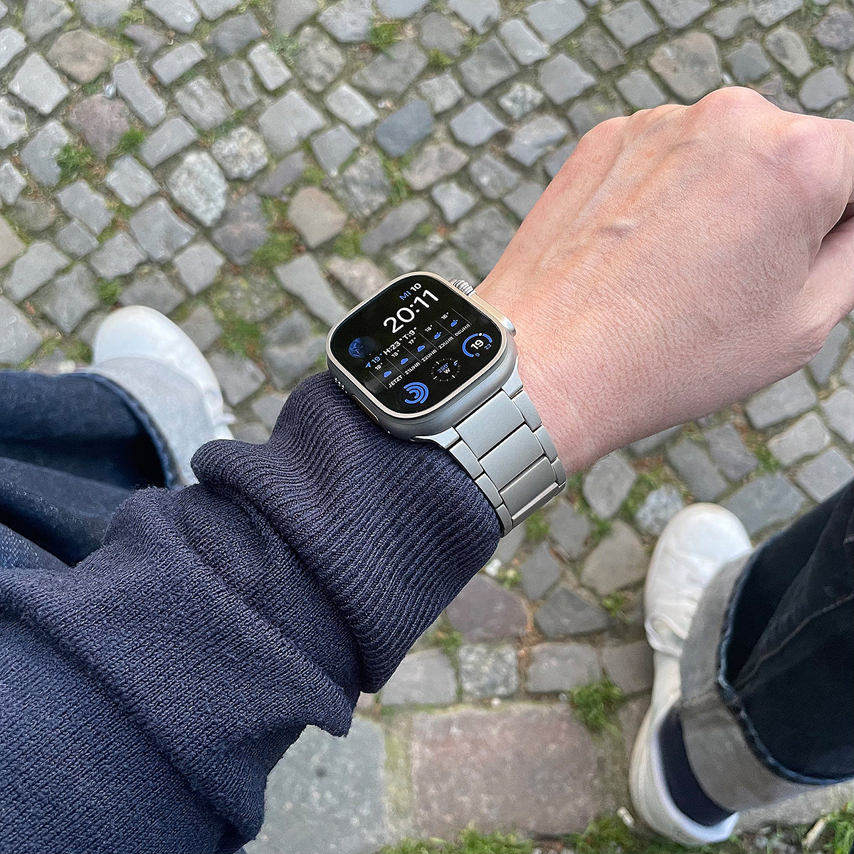 hyperion-titan-armband-fur-apple-watch-ultra-am-handgelenk-von-monteny