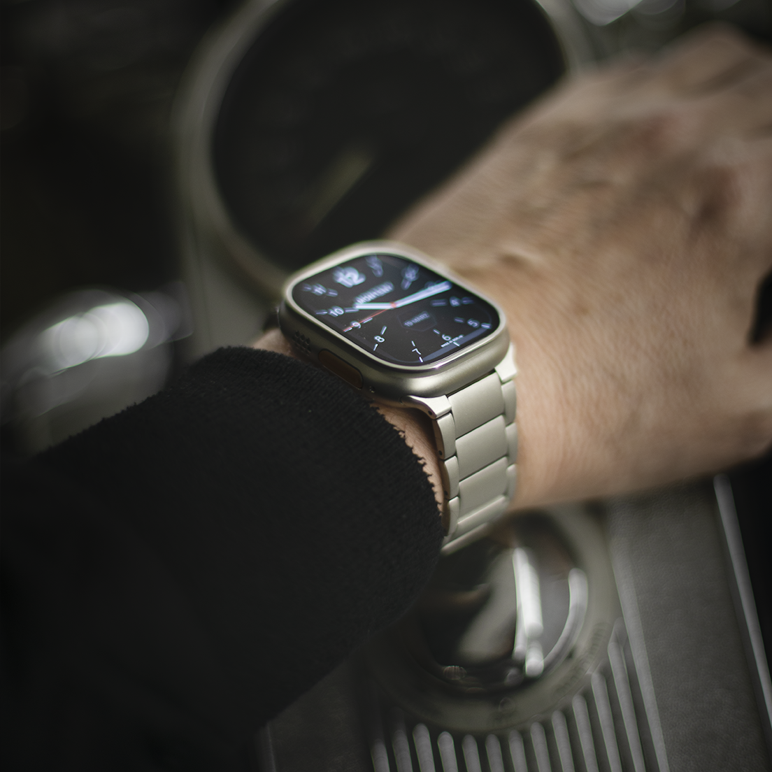hyperion-titan-armband-fur-apple-watch-ultra-am-handgelenk-von-monteny