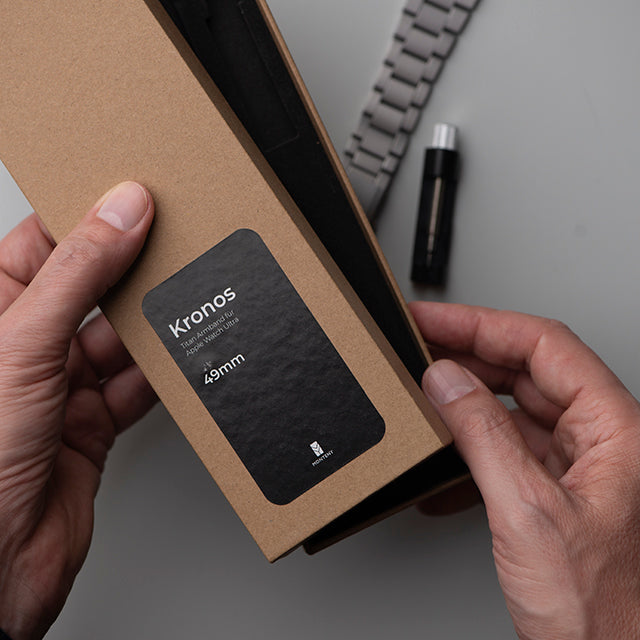 kronos armband verpackung nahaufnahe von oben quadratisch von monteny