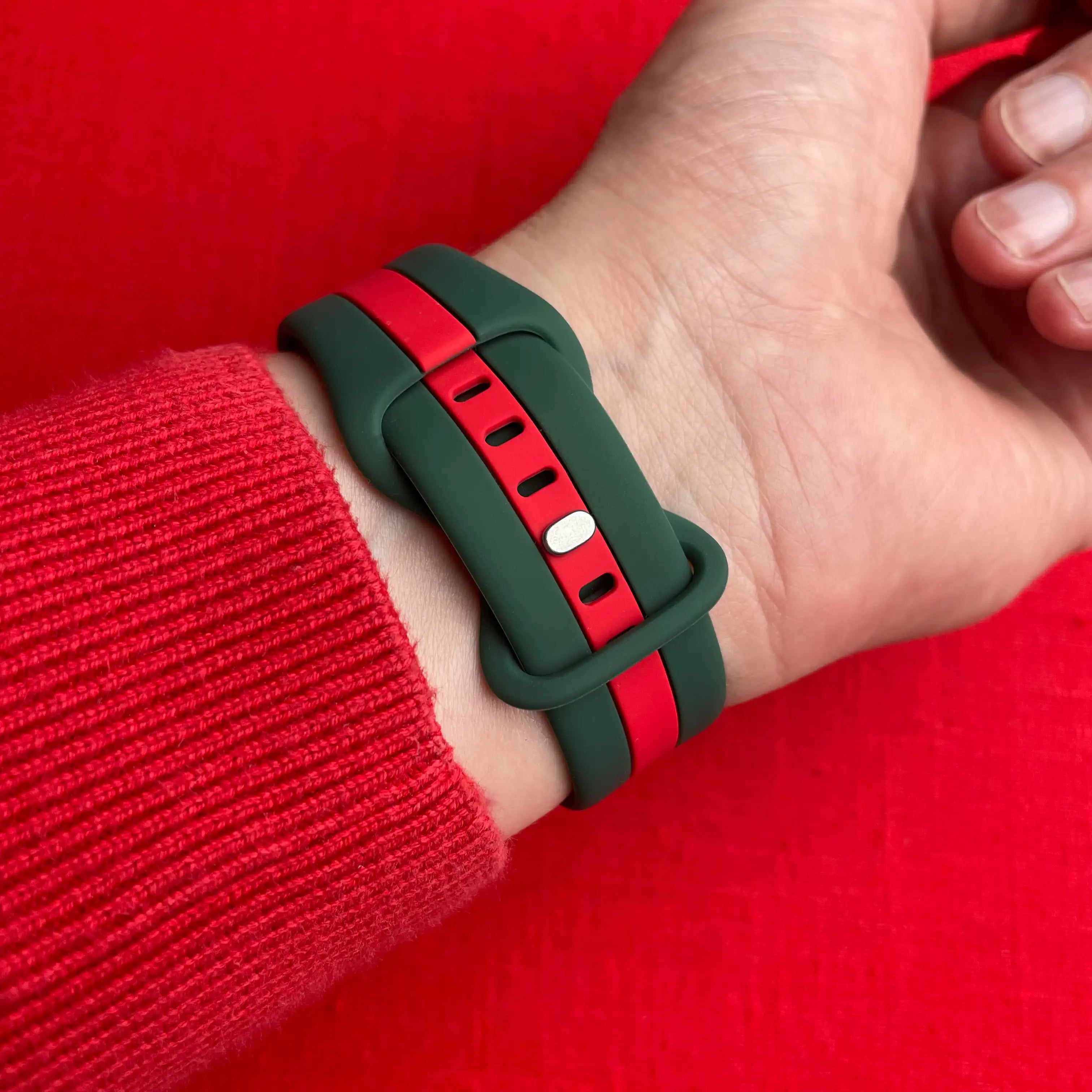 apple watch silikon armband zweifarbig gruen rot am handgelenk milano monteny #farbe_grün rot