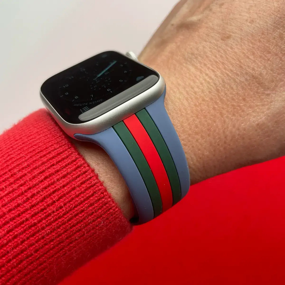 apple watch silikon armband dreifarbig hellblau gruen rot am handgelent milano monteny #farbe_hellblau grün rot
