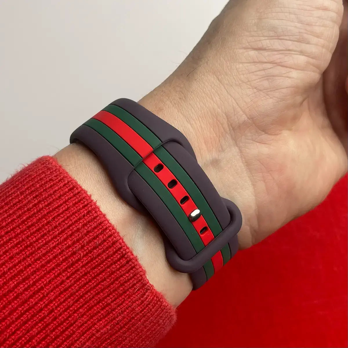 apple watch silikon armband dreifarbig pflaume gruen rot am handgelenk milano monteny #farbe_pflaume grün rot