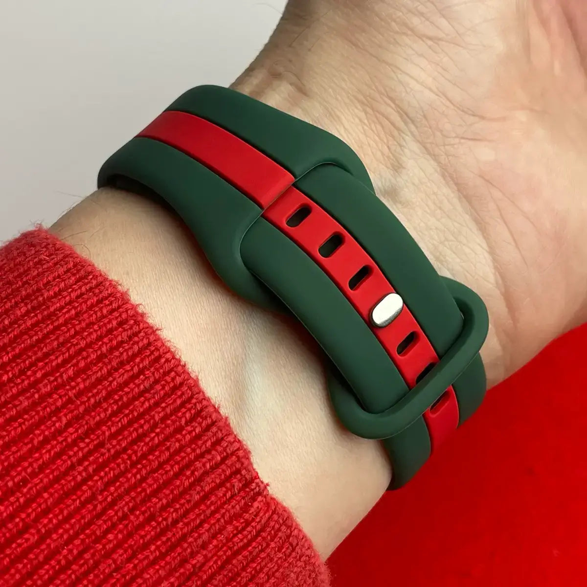 apple watch silikon armband zweifarbig gruen rot am handgelenk milano monteny #farbe_grün rot