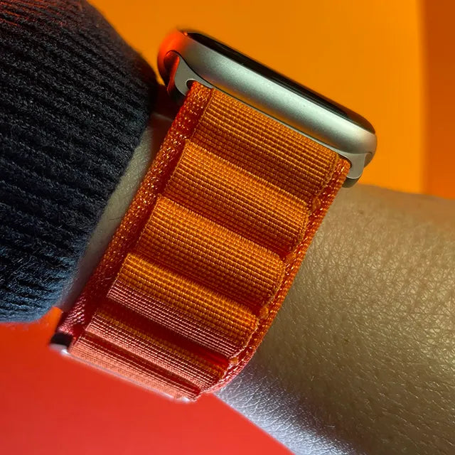 nylon armband apple watch alpine loop orange seite monteny