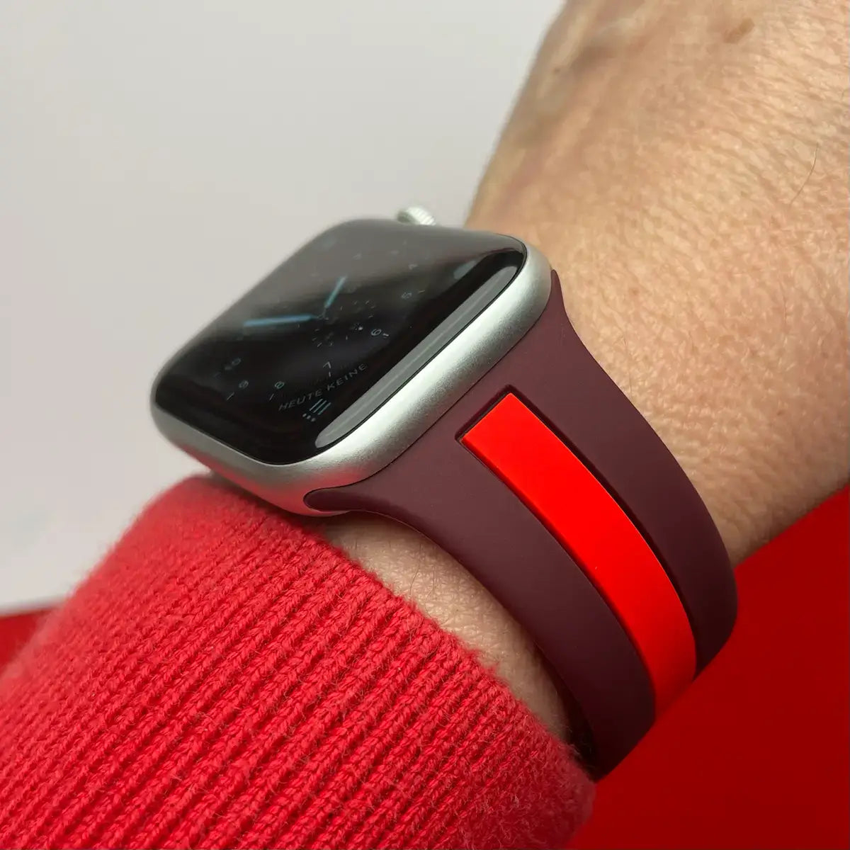 apple watch silikon armband zweifarbig weinrot rot am handgelenk milano monteny #farbe_weinrot rot